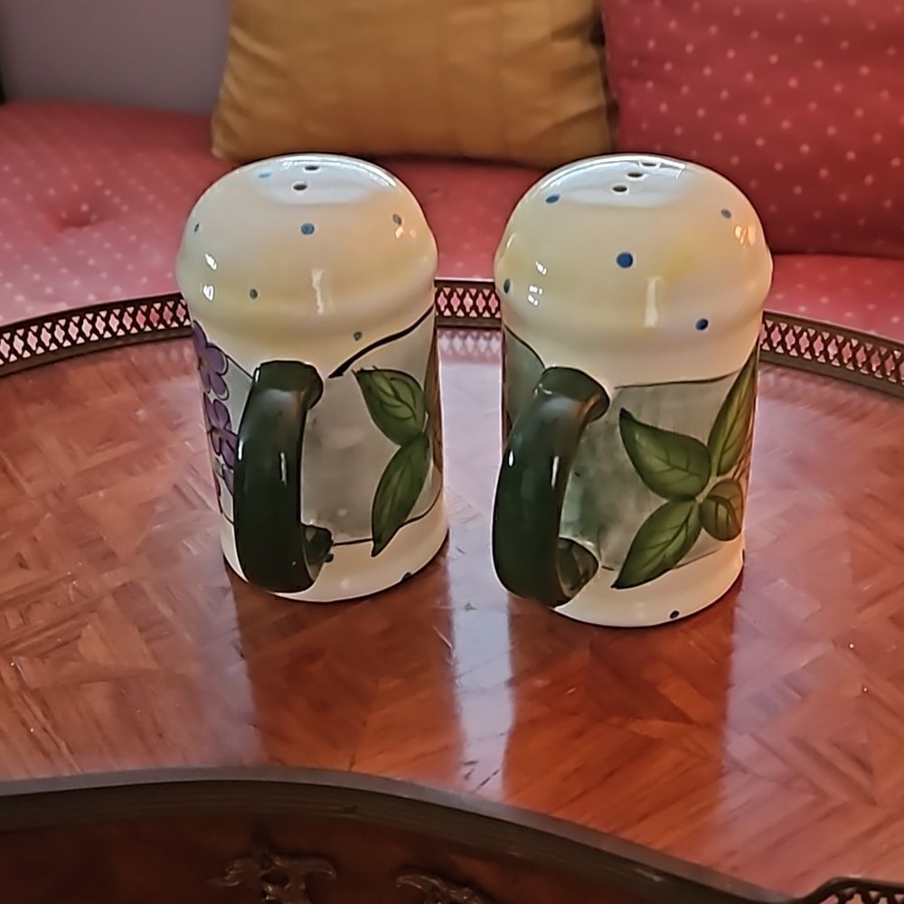 Vintage ceramic salt and pepper shakers with green and blue flowers. - Picture 4 of 5